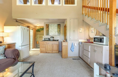 North Auburn Cottage | Auburn Cottage w/Patios & Garden - 3 Mi to Town!