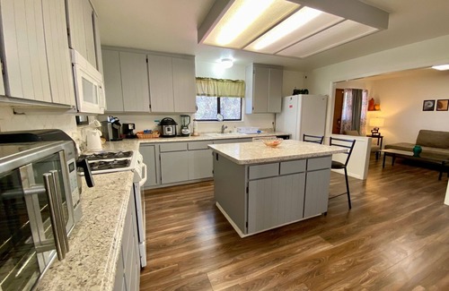 North Auburn House | Auburn's Family Hideaway - 3 bedrooms with king bed, BBQ, Internet, jet tub