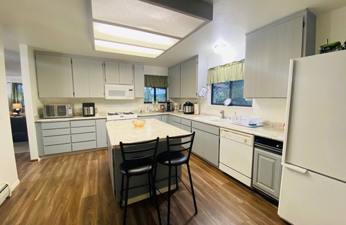 North Auburn House | Auburn's Family Hideaway - 3 bedrooms with king bed, BBQ, Internet, jet tub