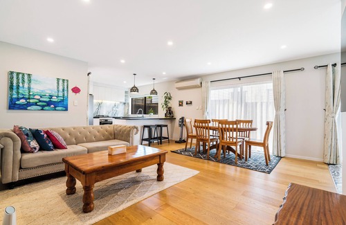 Greenlane - Ellerslie Villa | Auckland Golden Phoenix Holiday Homes