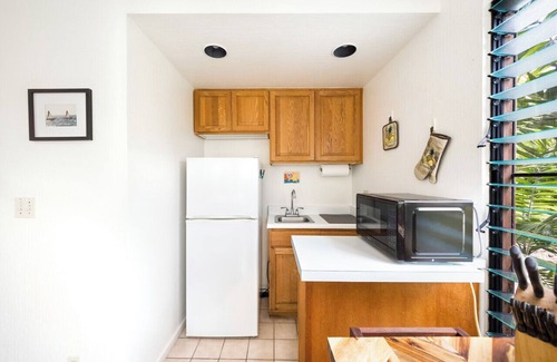 Kahaluu Bay Apartment | Aug 99 low rates, check dates free HS-WIFI, Parking, Walk to Magics & Kahalu'u