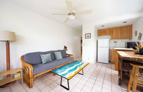 Kahaluu Bay Apartment | Aug 99 low rates, check dates free HS-WIFI, Parking, Walk to Magics & Kahalu'u