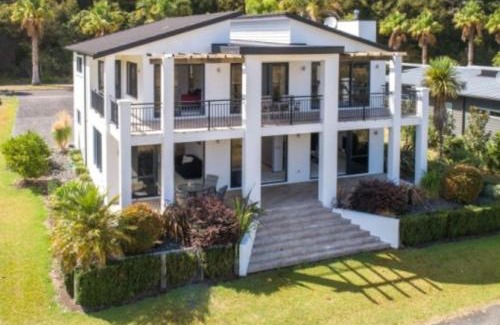 Pauanui Villa | Augusta Grand Pauanui, a Golfers Dream House