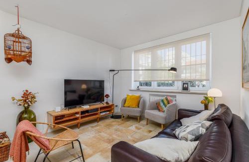 Falca Apartment | Augusto - a family house with pool in the heart of Lisbon