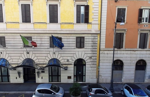 Rione XVIII Castro Pretorio Apartment | Augustus Room