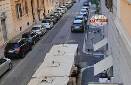 Rione XVIII Castro Pretorio Apartment | Augustus Room