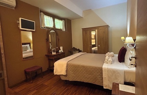 Aurelio Bed & Breakfast | Aurelia Garden Gold Bed & Breakfast