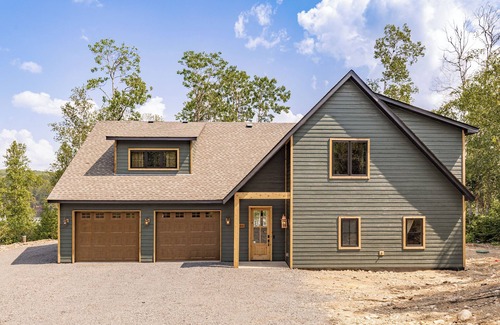 Biwabik House | Aurora Lakeside Retreat