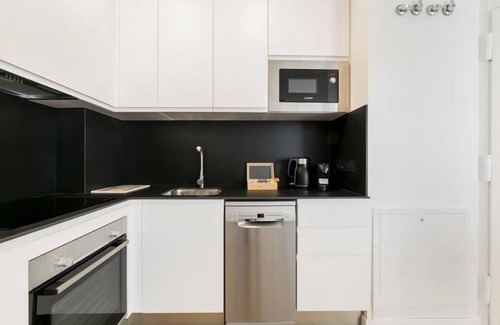 Carabanchel Apartment | Aurora Stays by Charming IX, Apartment for 2 with free parking