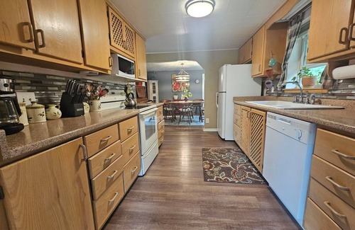 Frederic Cottage | AuSableRiverCottage-Frederic, MI Sleeps 6