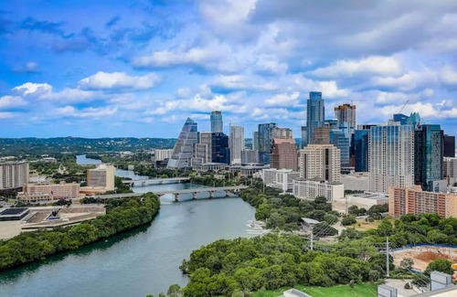 Rainey Street Historic District House | Austin Lux Rooftop Pool New by Barclé