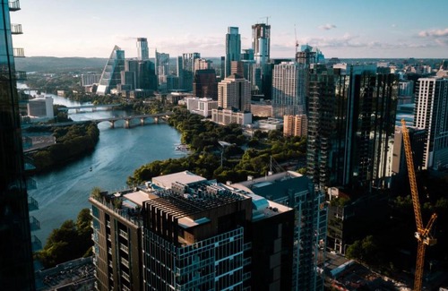 Rainey Street Historic District House | Austin Lux Rooftop Pool New by Barclé