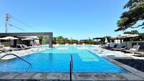 McNeil Apartment | Austin Stay w- Pool & Gym