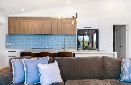 Austins Ferry House | Austins Ferry Haven Modern Waterfront Retreat
