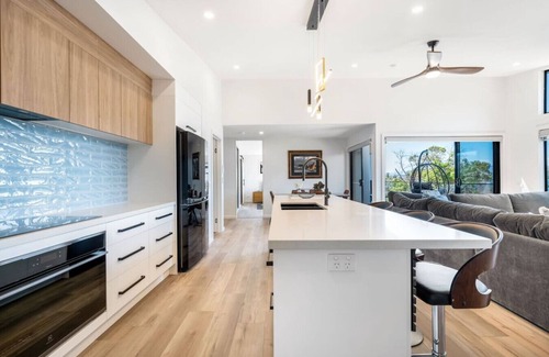 Austins Ferry House | Austins Ferry Haven Modern Waterfront Retreat