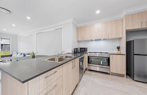 Austral House | Austral Brand New 3Br House with WiFi & Parking
