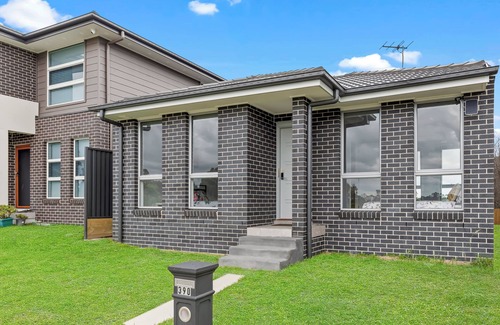 Austral House | Austral Brand New 3Br House with WiFi & Parking