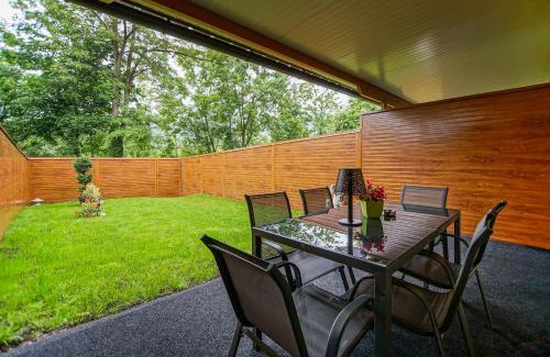 Leoben Apartment | AusZeit Steiraland 5 mit überdachter Terrasse, privaten Garten und Parkplatz
