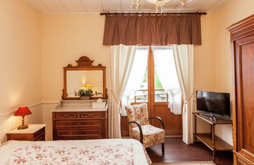 Comblain-la-tour Cottage | Authentic village house with romantic garden and wooden gazebo.