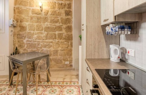 Naxxar House | Authentic 2BR House of Character with Jacuzzi