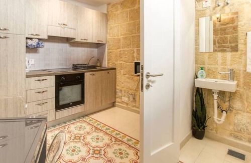 Naxxar House | Authentic 2BR House of Character with Jacuzzi