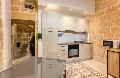 Naxxar House | Authentic 2BR House of Character with Jacuzzi