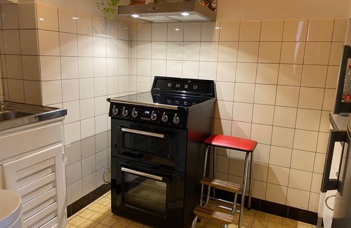 Chatelain Apartment | Authentic Apartment on Prime Location in Uptown