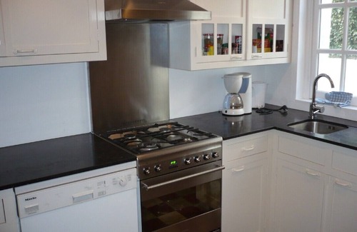 Duinbergen Villa | Authentic cottage style villa, family friendly, private beach cabin & garage