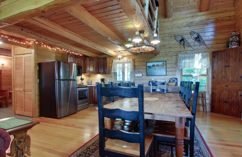 North Ferrisburgh Cabin | Authentic Log Cabin! - Mountain Views-Campfires FREE wood - Hot Tub - Near Lake