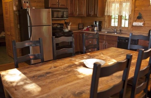 North Ferrisburgh Cabin | Authentic Log Cabin! - Mountain Views-Campfires FREE wood - Hot Tub - Near Lake