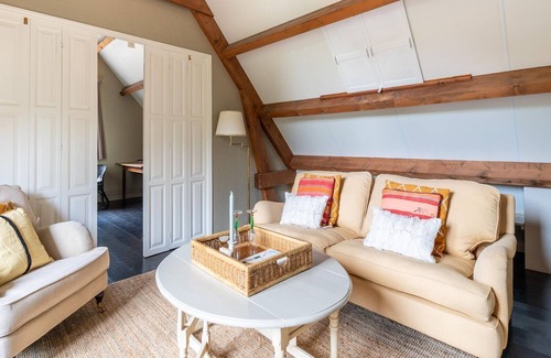 Deil Villa | Authentic Mansion in Deil near Lake