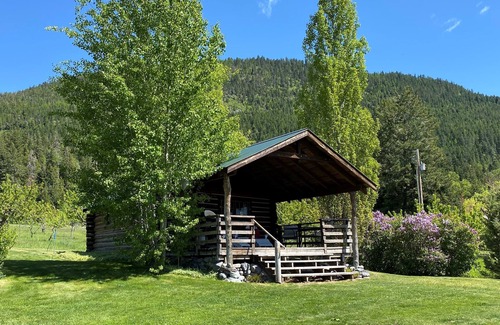 Polson Cabin | Authentic Montana Log Studio Cabin Overlooking Flathead Lake