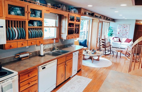 Winston House | Authentic, Rustic, Historic Log Cabin