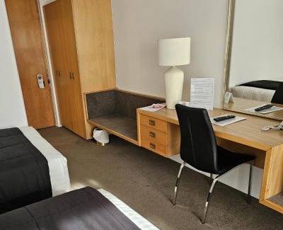 New Plymouth Hotel | Auto Lodge