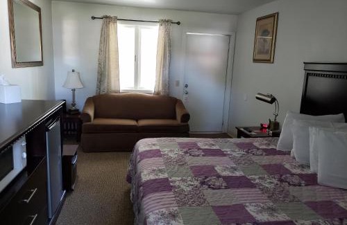 Roundup Hotel | Autumn's Inn