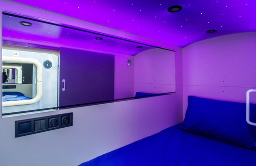 Afanasivsʹkyy Yar Hotel | AV-1 Capsule Hotel