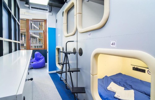 Afanasivsʹkyy Yar Hotel | AV-1 Capsule Hotel
