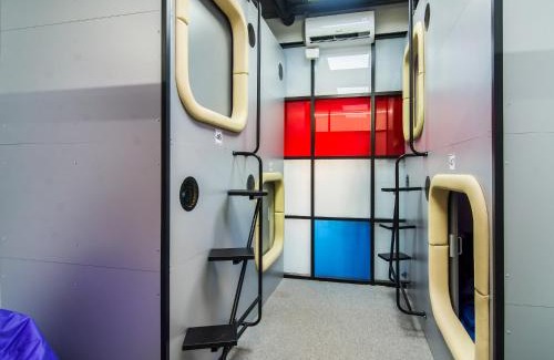 Afanasivsʹkyy Yar Hotel | AV-1 Capsule Hotel