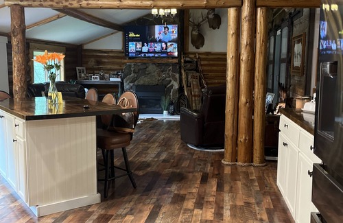 Alberton Cabin | Available dates in August! Beautiful cabin with a creek running through it.