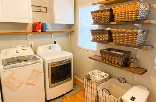 Edgewater House | Available for CW 2025 Family and Pet-friendly Edgewater cottage with hot tub in waterfront community