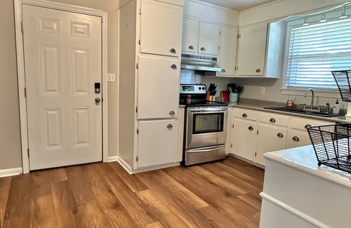 Savannah House | Available Oct 1-Early Street Executive Rental- hospitals,HAAF,10 min to downtown