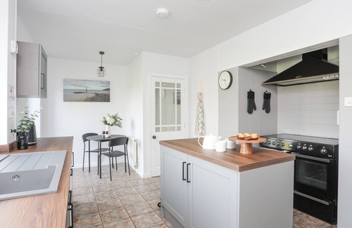 Bryngwran House | AVALON - BRYNGWRAN, pet friendly, with a garden in Llanfaelog