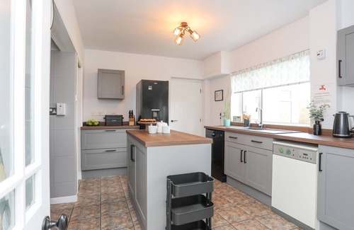 Bryngwran House | AVALON - BRYNGWRAN, pet friendly, with a garden in Llanfaelog