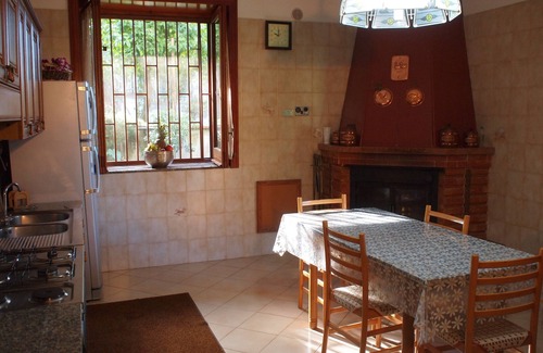 Quadrelle Apartment | Avellino Apartment in a quiet and safe hillside village - "Villa Palmira"