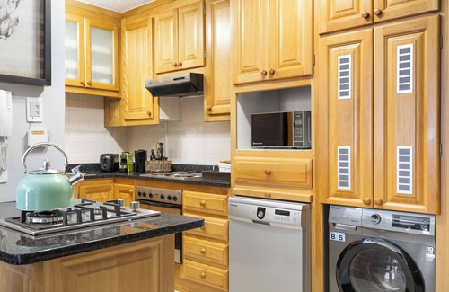 Stellenbosch Central Apartment | Avemore Jan Cats No 5 spacious three bedroom central Stellenbosch apartment