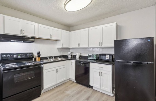 Glengarry Apartment | Avery Apartments D33 I Spacious 2 Bed 1 Bath