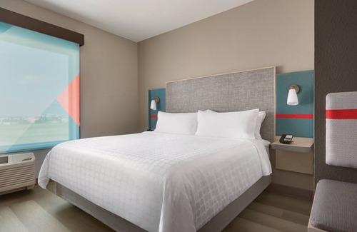 Des Plaines Hotel | avid hotel Chicago O’Hare – Des Plaines by IHG