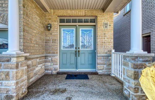 Lakeview House | AVID Vacation Palace in Castlemore,Brampton