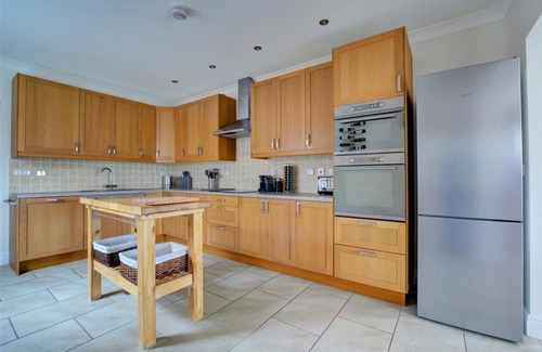 Snettisham House | Avondale Cottage - Three Bedroom House, Sleeps 6