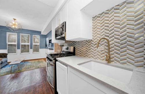Avondale Apartment | Avondale Gem: 2BR w/Free Parking, Train Access & 2 Offices, Near Logan Sq